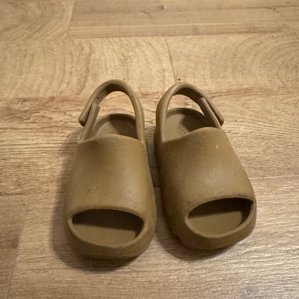 Yeezy Tan Sandals Minimalist Slingback Design